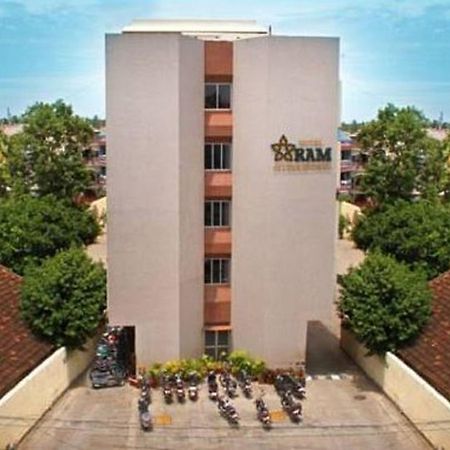 Hotel Ram International Пондичери Екстериор снимка