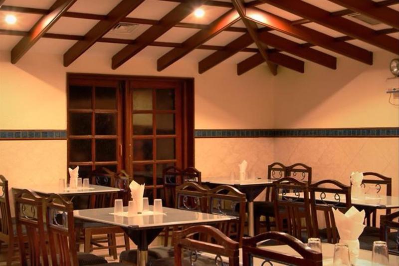 Hotel Ram International Пондичери Екстериор снимка