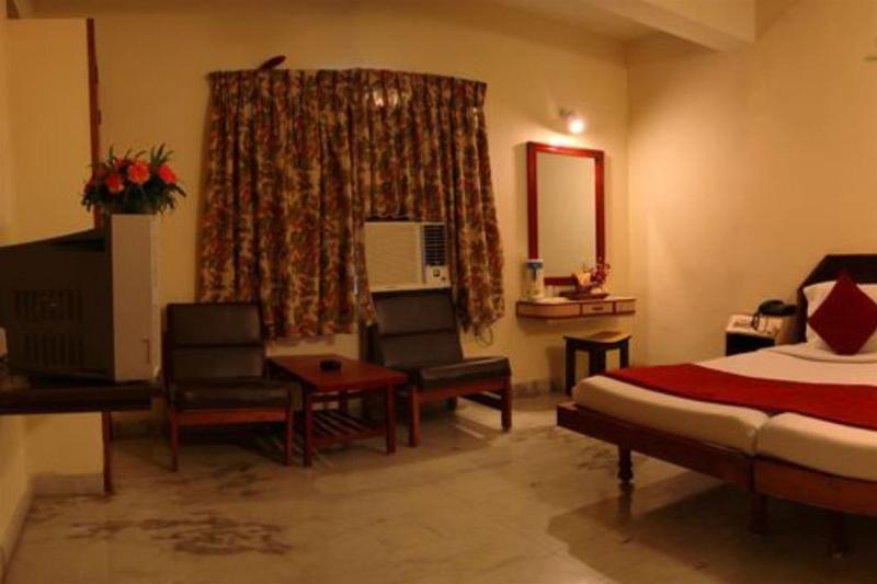 Hotel Ram International Пондичери Екстериор снимка