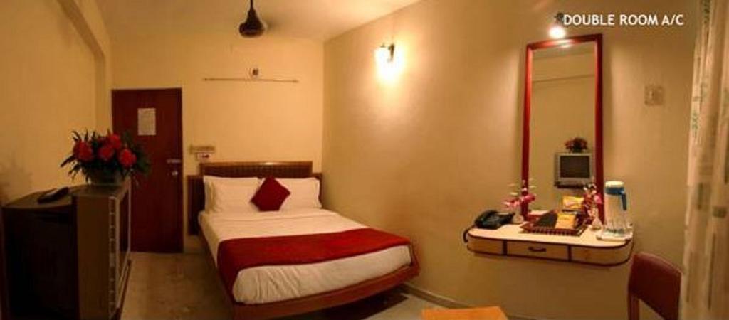 Hotel Ram International Пондичери Екстериор снимка